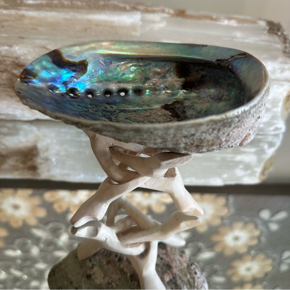 Elegant Abalone Shell Art Piece with collapsible stand ring holder trinket dish - Picture 3 of 15